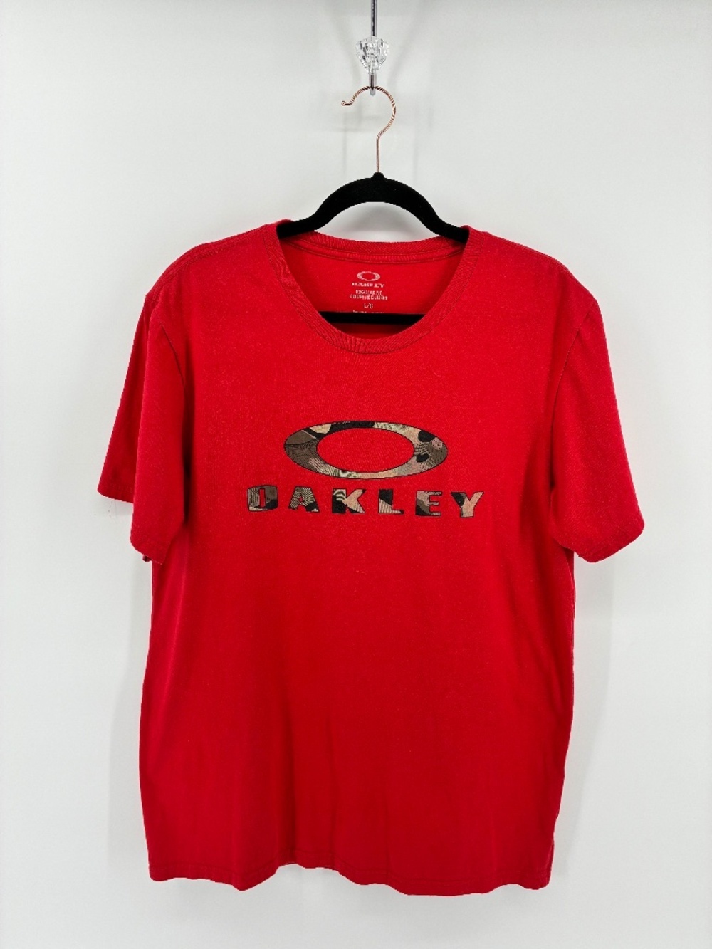 MASSIVE $10 SALE Oakley Red Short Sleeve Tee Vibrant Camo Logo Design